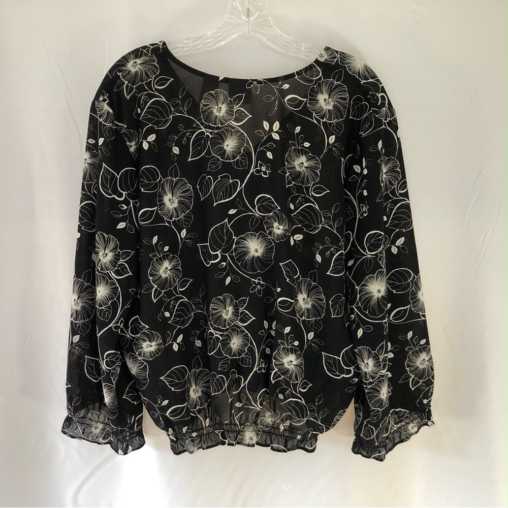 Emma & James ladies XL black and white floral blouse